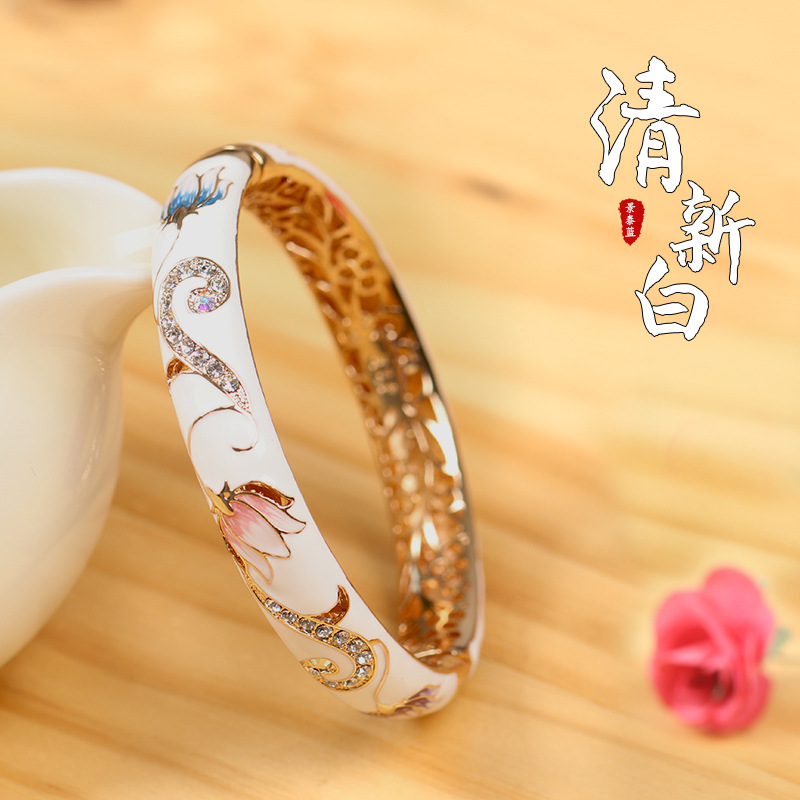 北京景泰蓝手镯 女士镂空中国风并蒂莲图案 送妈妈写贺卡 白百合