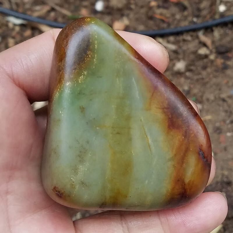 随峰绿肉和田玉原石毛料籽料真皮鸭蛋青手把件317克72*58*50mm