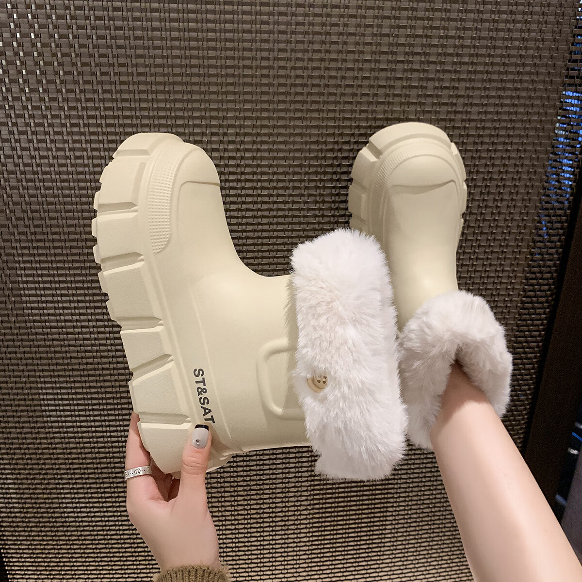 星期六保暖加绒雪地靴女士冬季2024新款抗寒户外防滑运动中筒短靴女鞋 米白 【39~40】