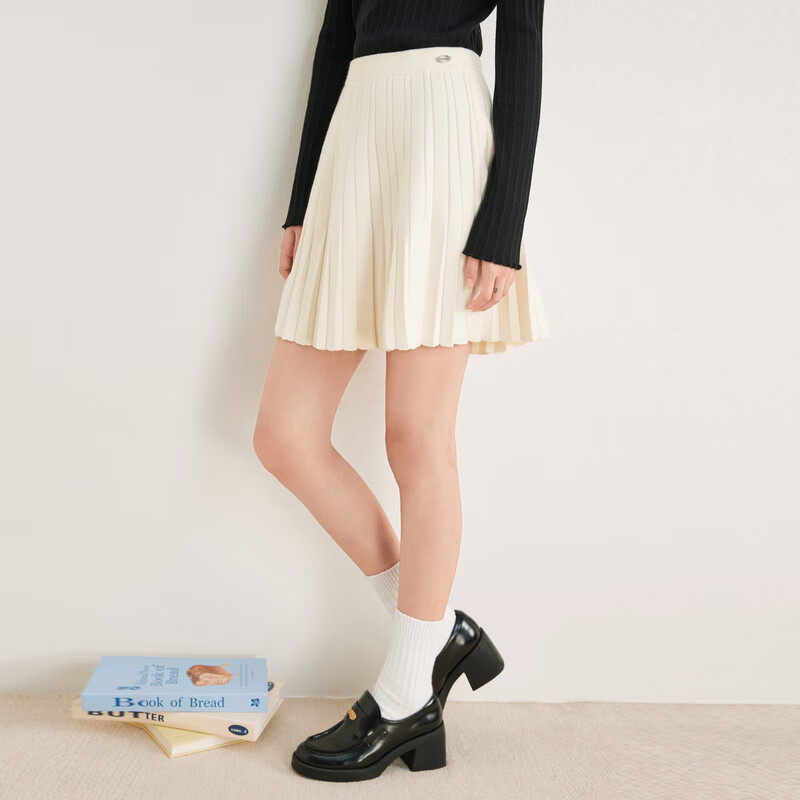 乐町甜美百褶针织短裙学院风半身裙金属标格雷系半裙 香草白（现货） L