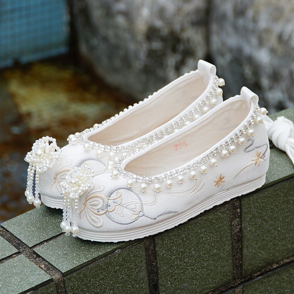 织椋春季新款搭配古风汉服鞋子女绣花内增高明制古代装布鞋汉元素新款