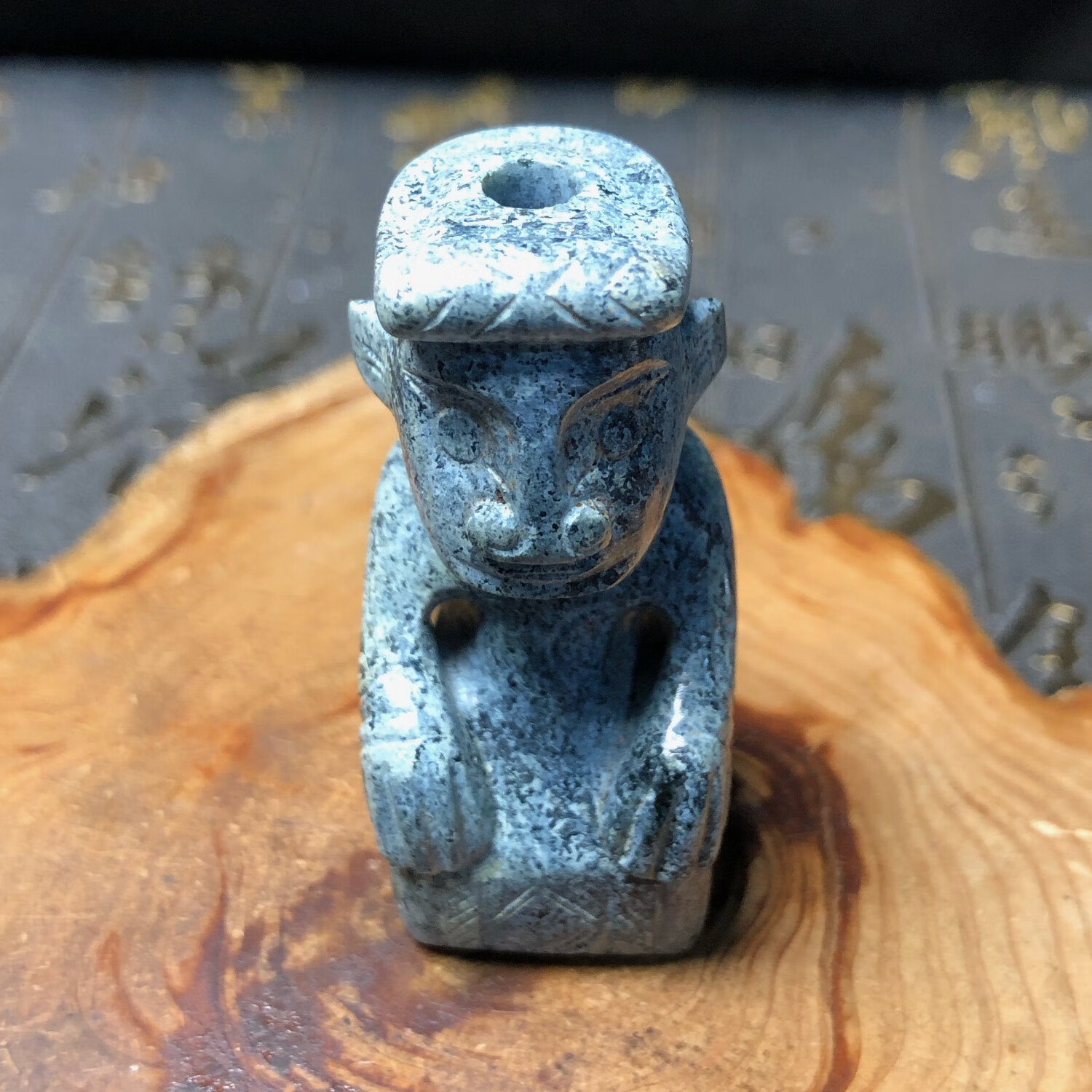 旧藏老物件老货收藏和田籽料老玉把件皮下沁玉贵人摆件流行于西周