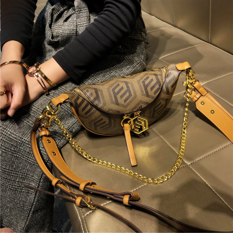 lvboyi香港包包女2023新款设计感时尚链条马鞍包个性单肩斜挎包 咖啡