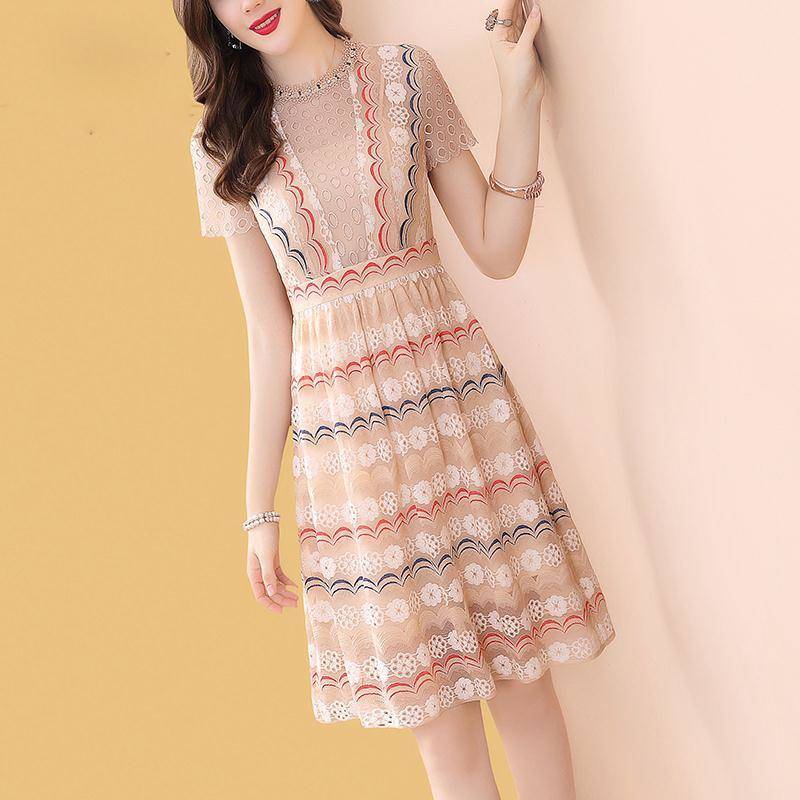 stiannn_shim刺绣镂空蕾丝修身连衣裙女春夏新款2024中长款圆领流行