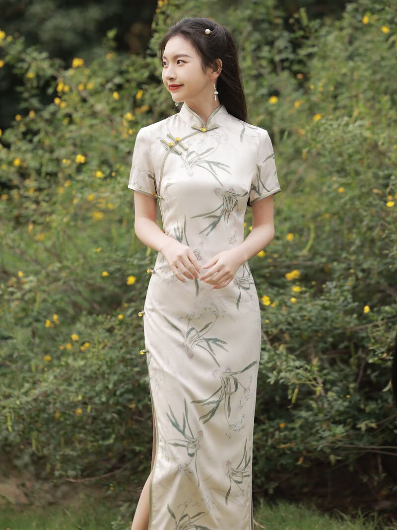 趣士多传统旗袍长旗袍长款2023新款春季素色短袖年轻版传统春夏改 米