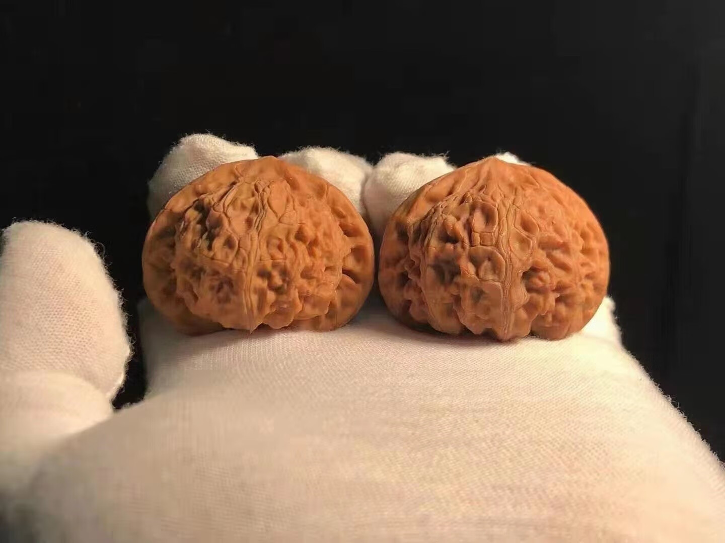 (musi)文玩核桃四座楼白狮子头把玩手玩苹果园虎头特大闷尖麒麟纹官帽