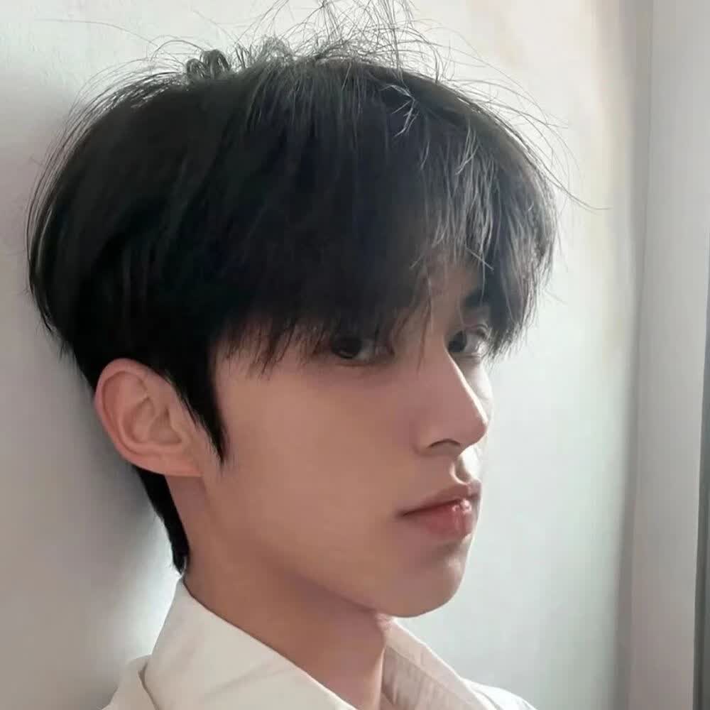 千叶繁男生短发锅盖头港风男韩版帅气微分碎盖刘海短直发日常蓬松自然