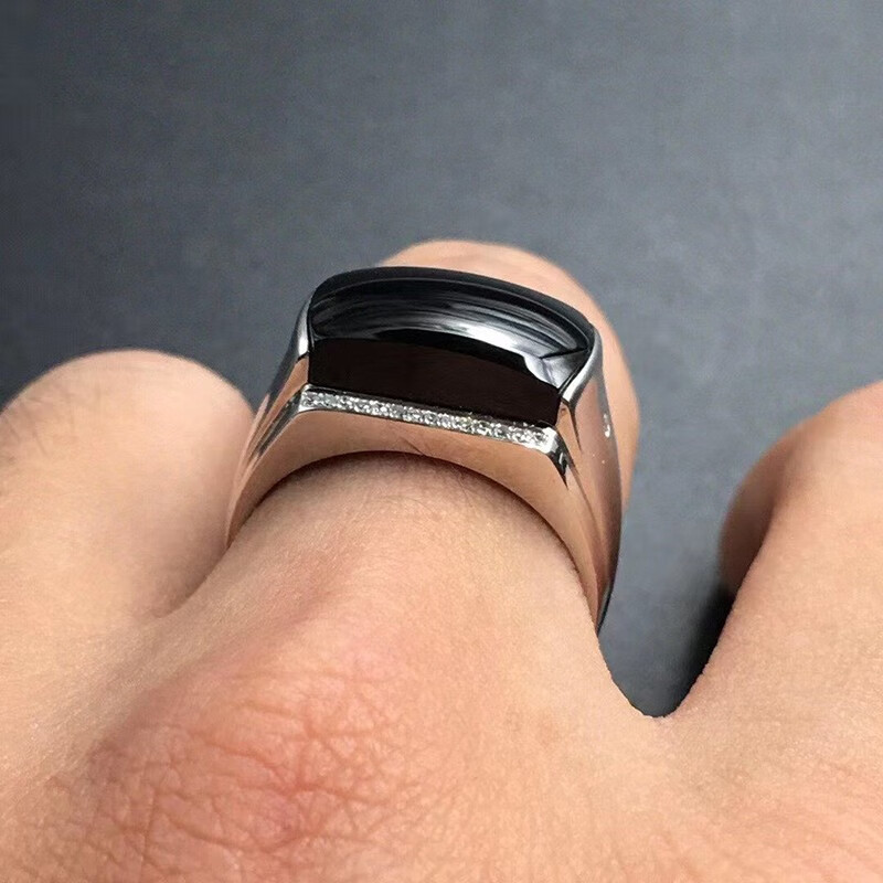 绿底色墨马鞍男士翠戒指 18k金镶钻手工雕刻翡翠男女款戒指墨翠带证书