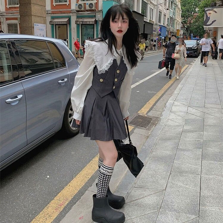 丘绚搭配马丁靴的裙子英伦学院风半裙甜酷风格女装辣妹英伦学院风套装