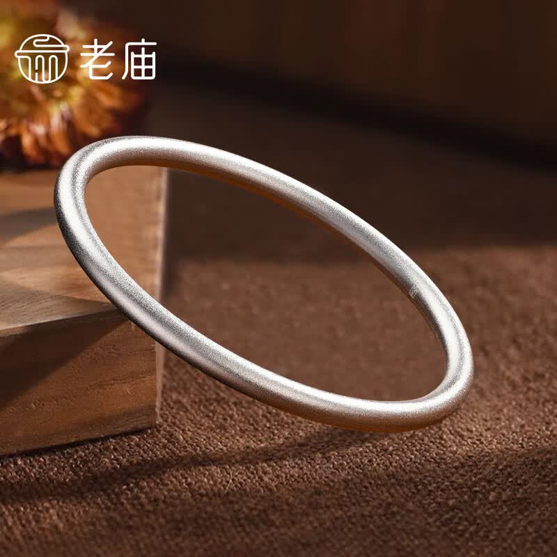 老庙银手镯足银古法传承光圈银镯子磨砂实心素圈手镯送女友老婆 约：25g 圈口58号（实心）属于什么档次？