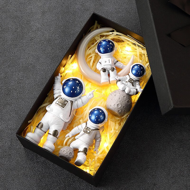 员太空人摆件礼盒儿童生日礼物送男生男孩子幼儿园小学生伴手礼毕业