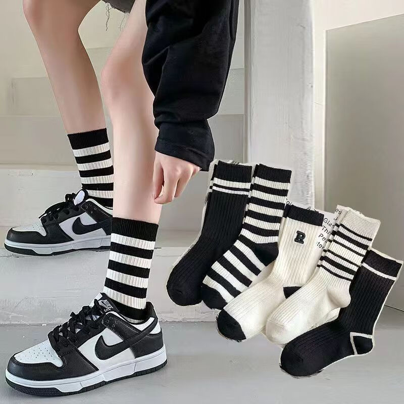 南极人（Nanjiren）袜子女中筒袜字母条纹R字森系黑白学院风感百搭ins潮运动袜 混色2双装 均码
