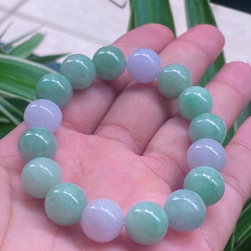 翡翠A货。水润浅绿13mm佛珠手串，天然缅甸翡翠手链 双彩高性价比高么？