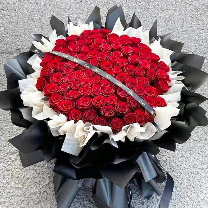 99朵玫瑰花一般多少钱(99朵玫瑰花一般多少钱一束)