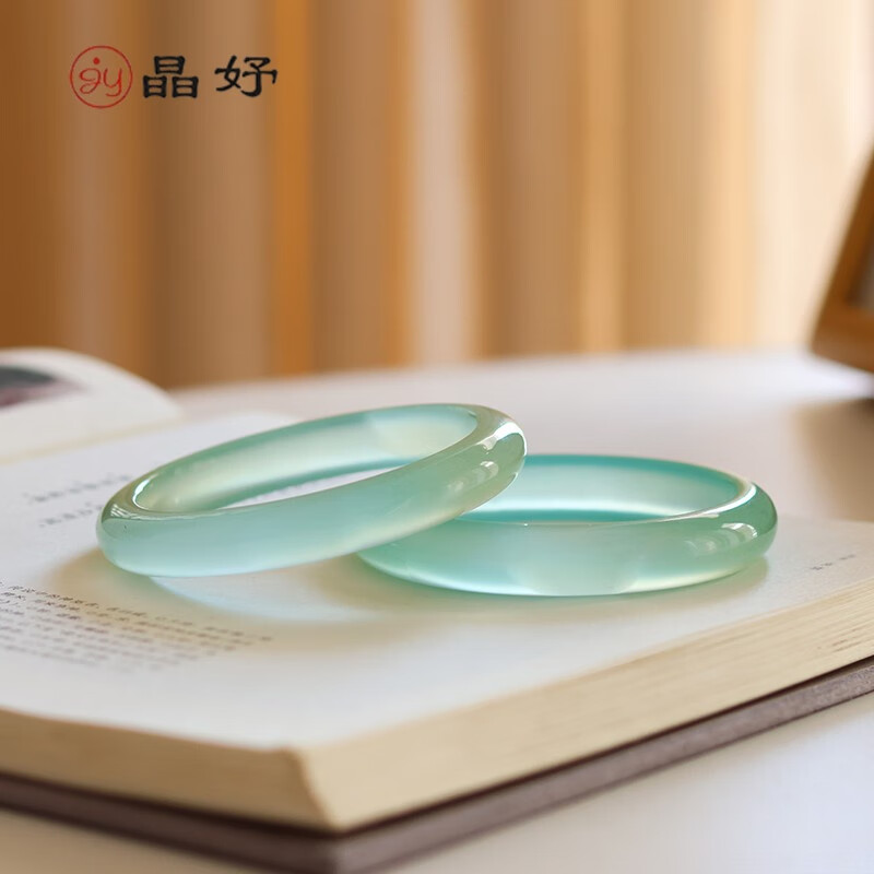 晶妤天然高冰马料翡翠色玛瑙手镯女晴水绿天青冻玉髓玉镯 马达加斯加