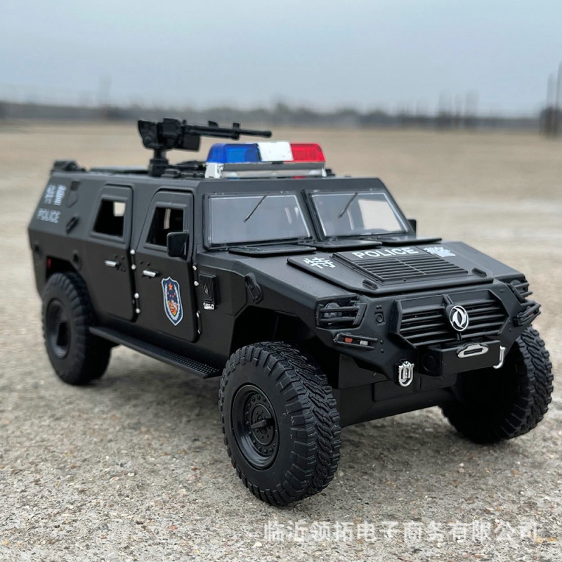 1:32东风猛士装甲车公安特警越野合金汽车模型声光回力68067b盒装