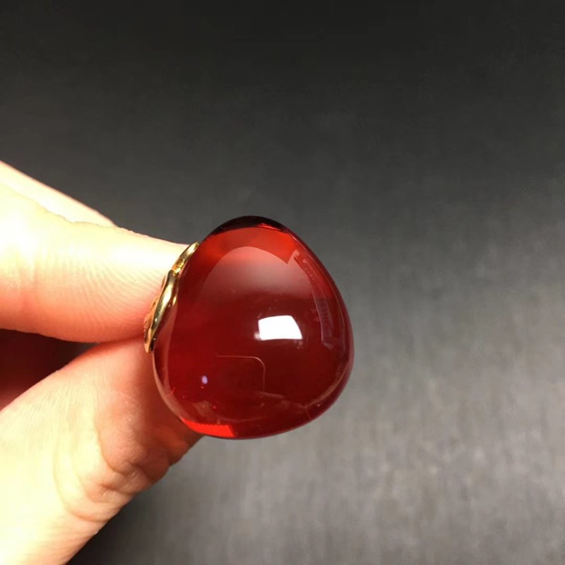 君政欧款血珀戒指波罗的海料 酒红色 净水无暇 形状饱满厚实 波兰工艺