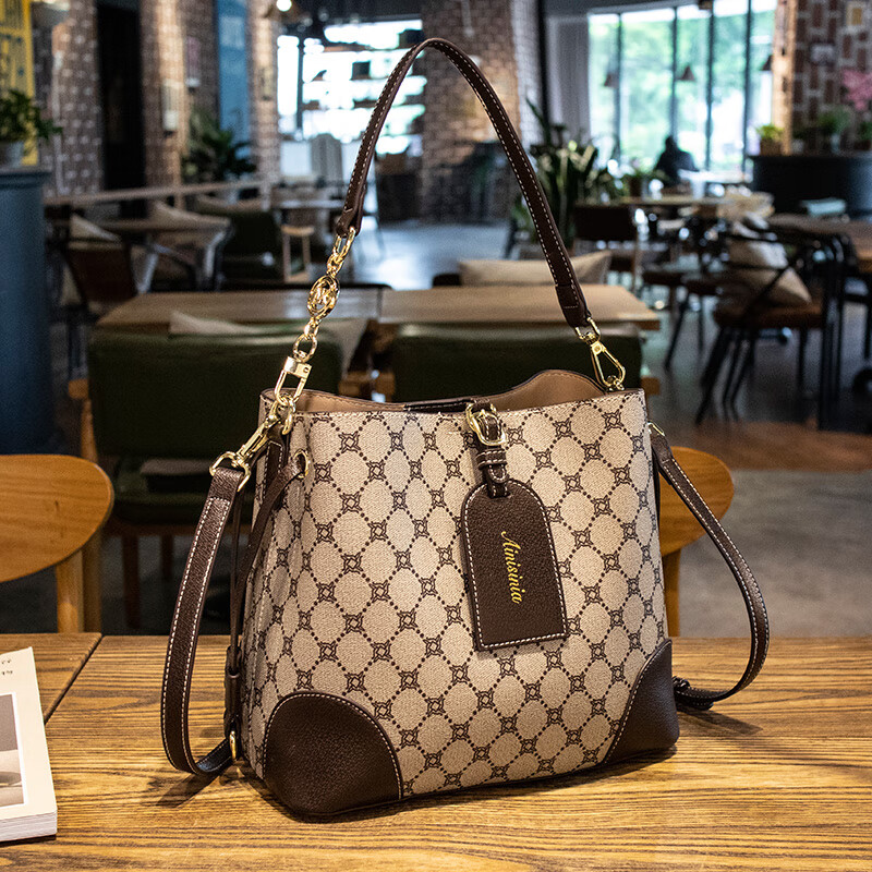 贝叶莎(beiyesha)香港手提包包女包2023夏季新款潮时尚大容量水桶包单