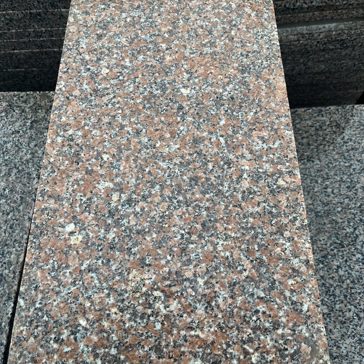 大理石芝麻灰芝麻白五莲花五莲红路沿石路边石火烧板铺地面庭院