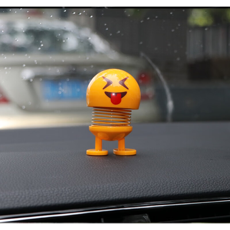 车载弹簧摇头公仔表情包摆件创意个性可爱车内仪表台饰品搞笑 调皮