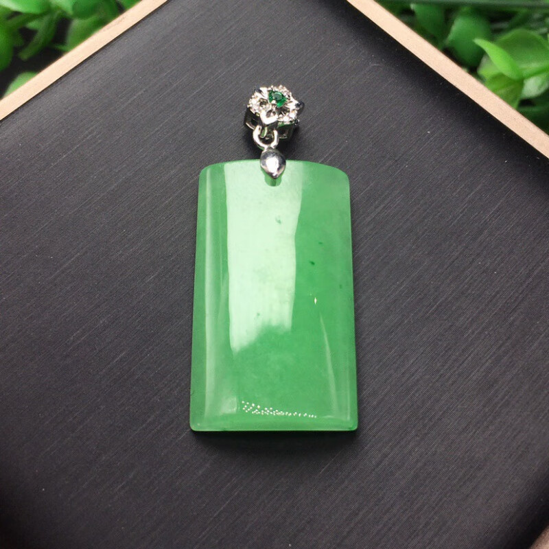 蒂宝莱(dibaolai)无事牌翡翠冰糯种豆色方形扣头平安男女款吊坠 翠