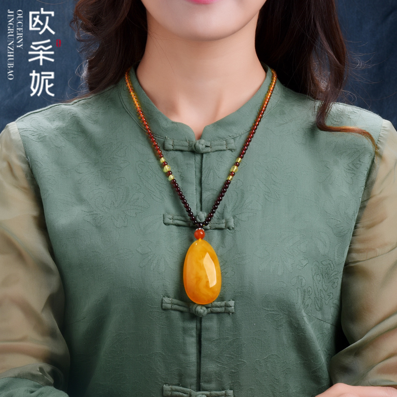 欧采妮（OUCERNY）蜜蜡吊坠女款琥珀毛衣链水滴项链鸡油黄男士蜜蜡送老婆妈妈礼物 10g左右 择优安排