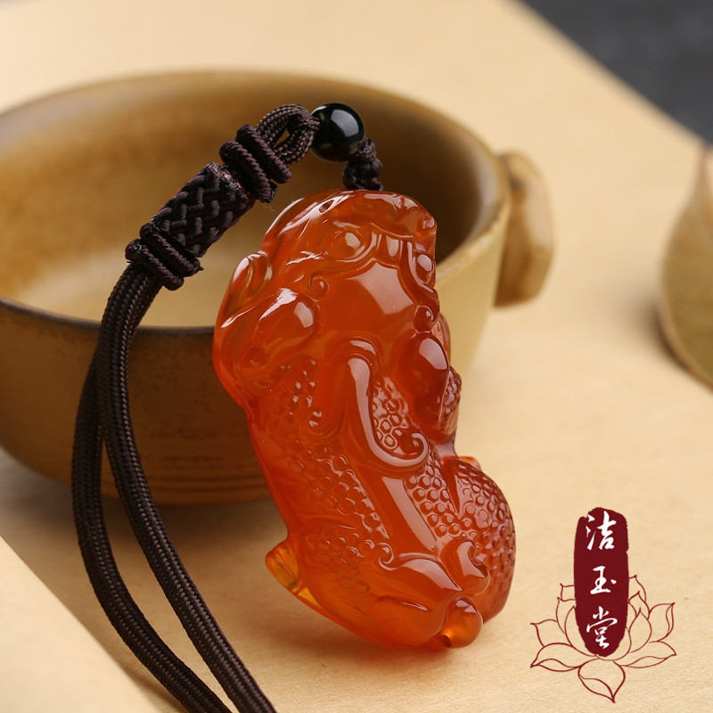 红玛瑙大貔貅吊坠麻点光背貔貅男女款挂坠本命年招财玉坠玉牌项链头 
