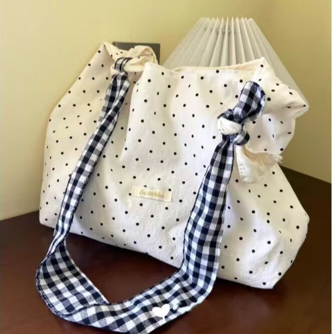 QUEEN TRIP斜挎包波点帆布包清新新款2025韩系少女大容量手提单肩包 米白波点