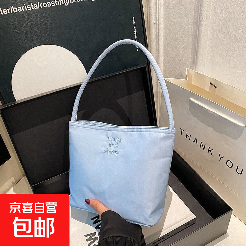 韩国手提手提包尼龙2026新款女包时尚刺绣腋下包百搭单肩水桶 蓝色 中包