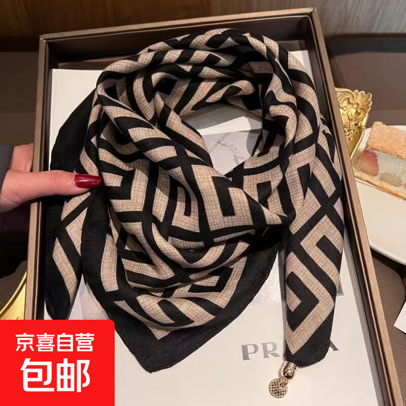 秋冬季新款洋气磁吸扣三角护颈小围巾女丝巾高级感脖子方巾围脖 回形黑