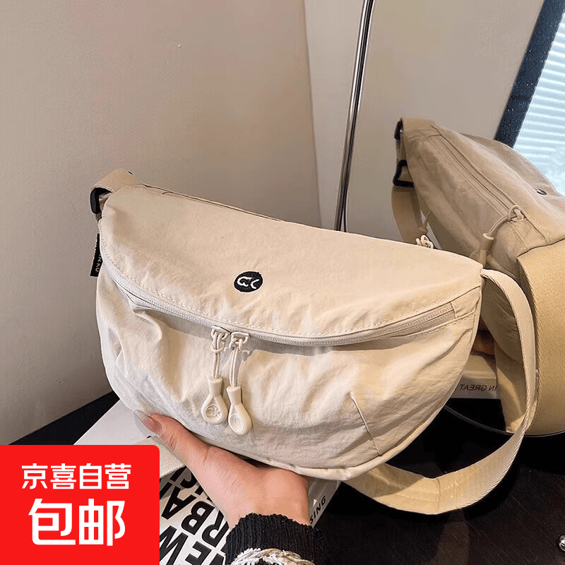 斜挎包胸包女日系超轻防水牛津布通用百搭单肩尼龙轻便实用马鞍男 米色【高级版-低压力肩带】