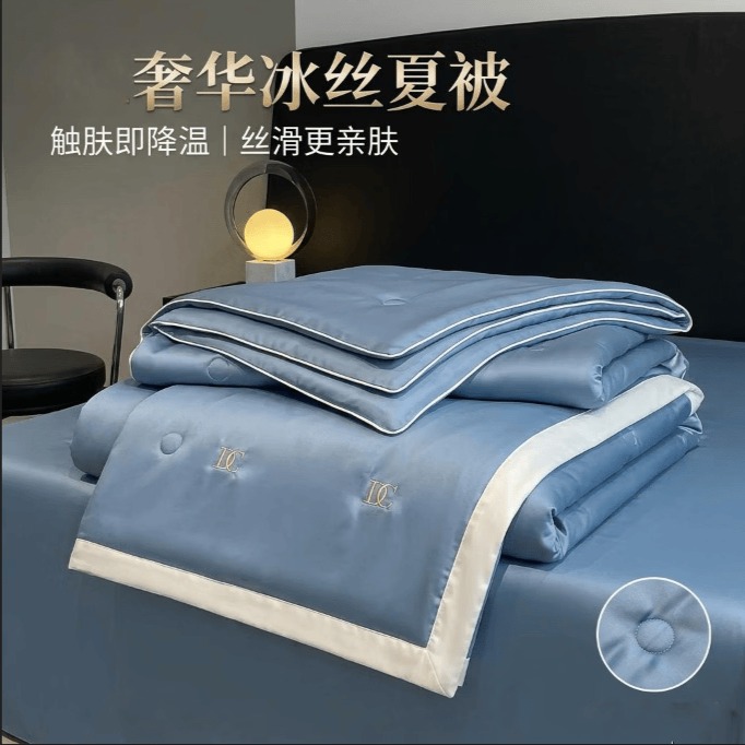 唐纳家纺冰丝凉感夏凉被 可机洗双人空调被夏季超薄家被子四件套用薄被 冰丝夏被-字母DC-宾利蓝【丝滑裸睡】 180*220夏被+床单+枕套*2【丝滑裸睡四件套】