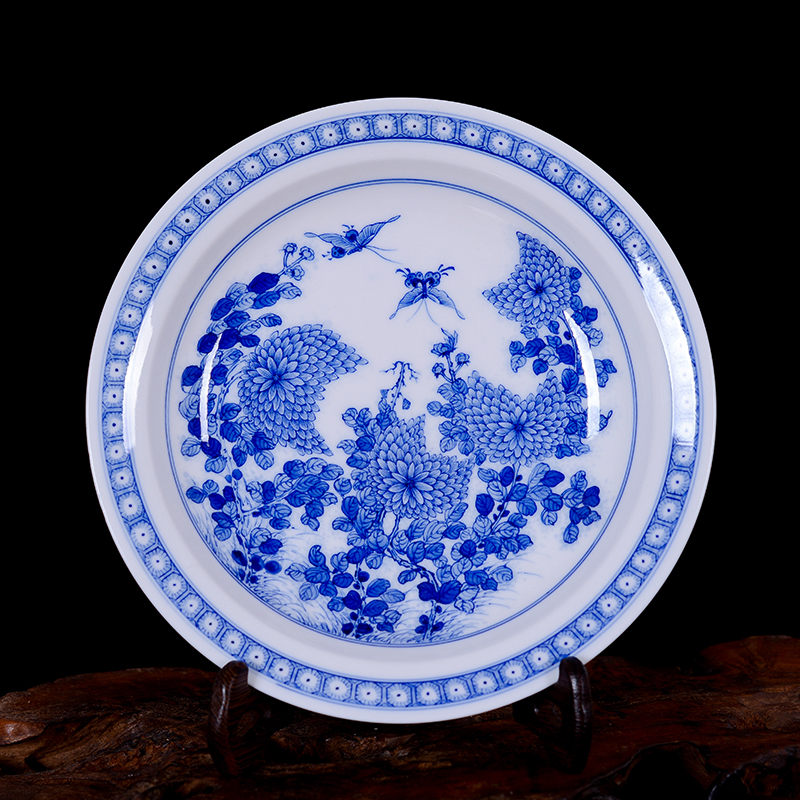 周胜堂 景德镇陶瓷仿古瓷挂盘台面装饰摆件 手工绘画青花菊蝶图陶瓷
