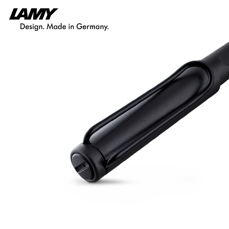 凌美宝珠笔狩猎系列磨砂黑ABS材质签字笔0.7mm是塑料杆吗？