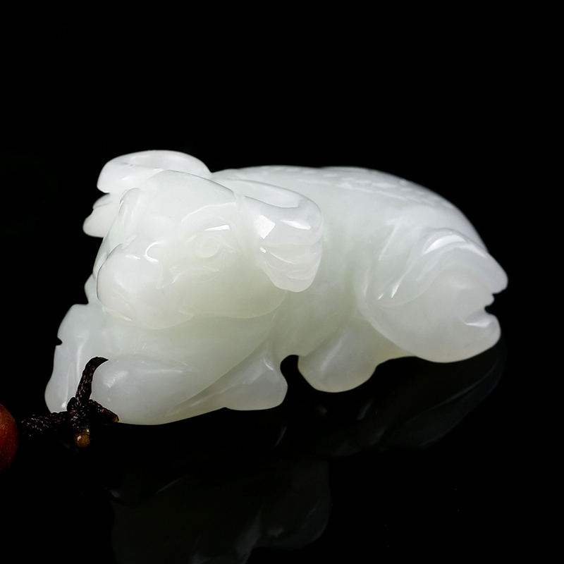 玉荔缘 和田白玉牛吊坠 十二生肖牛挂件手工雕刻玉石配饰 附证书