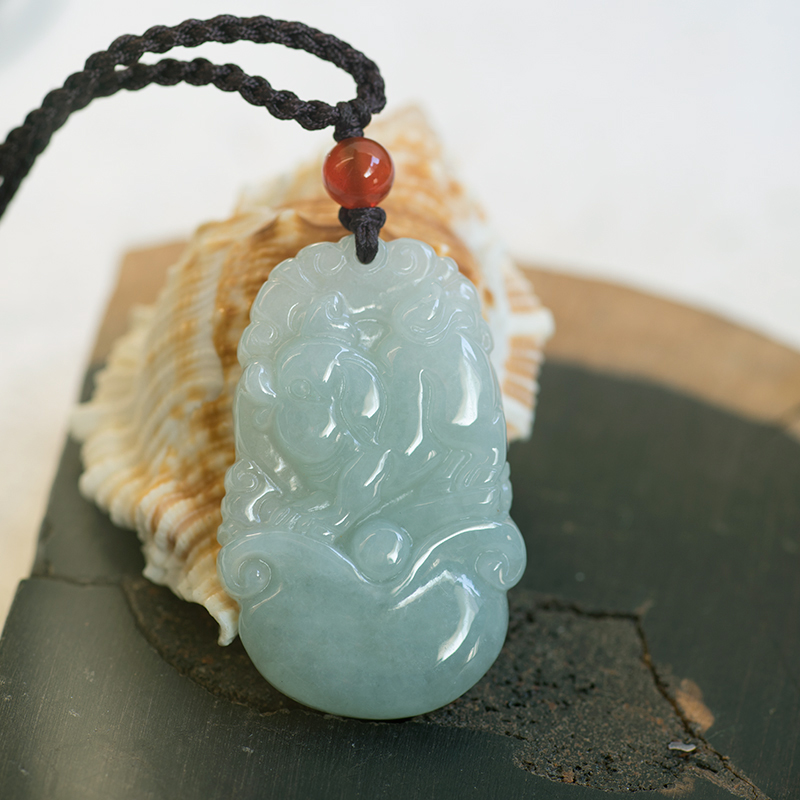 淘玉 翡翠猪吊坠 小玉猪挂件 生肖猪玉牌子 翡翠牌玉佩小猪项链 chc