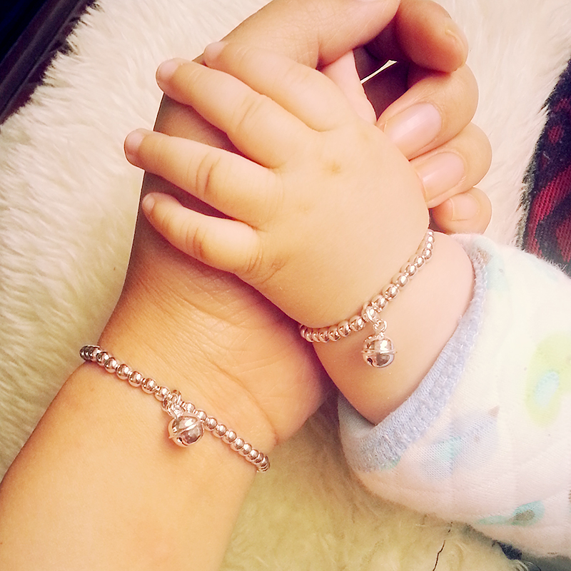 炙真银楼99足银儿童手链女款简约宝宝银饰亲子铃铛手串母子婴儿满月