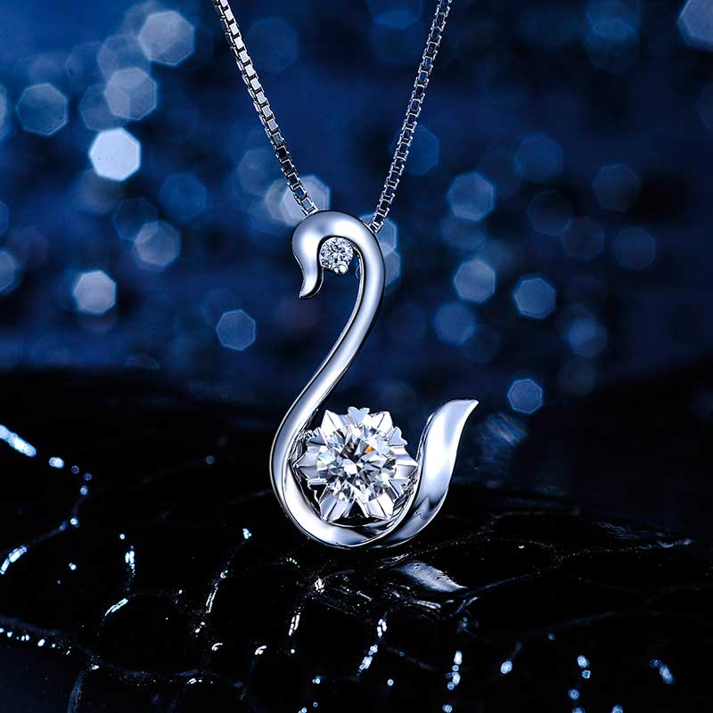 喜钻天鹅魅影白18K金钻石时尚个性吊坠钻石项链怎么包装？