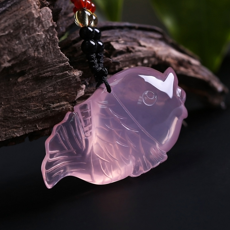 臻莱 原石打磨粉水晶鱼吊坠吉祥物女挂绳项链毛衣链吊坠