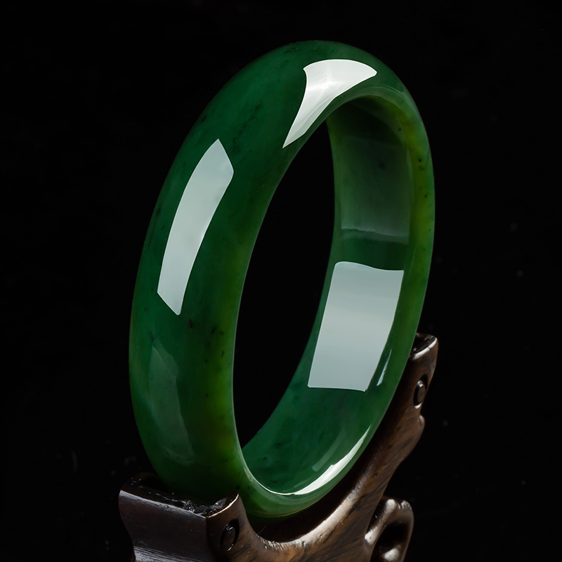 2026年碧玉手镯哪个牌子好?这6款美丽又显气质,时尚与传统的完美结合,快来看看吧