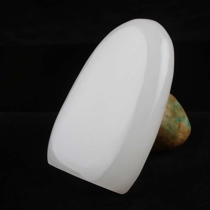 方解石玉(方解石玉与和田玉的区别)