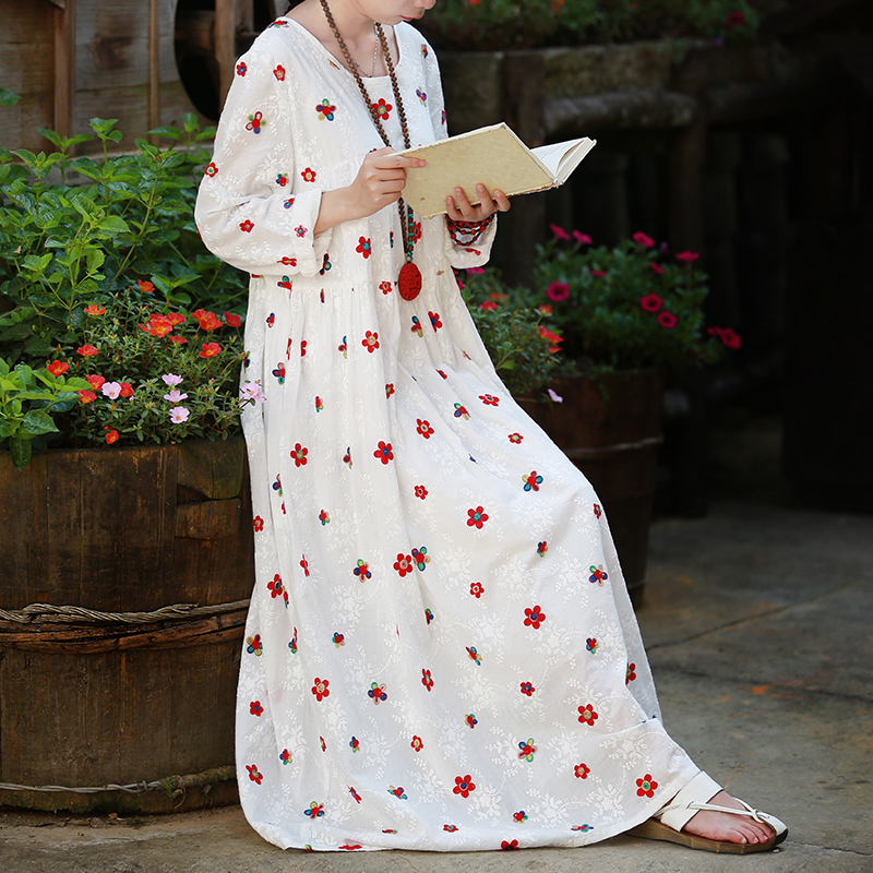 乱在江南文艺范棉麻绣花大摆连衣裙长袖春季女装新款双层高腰优雅长裙