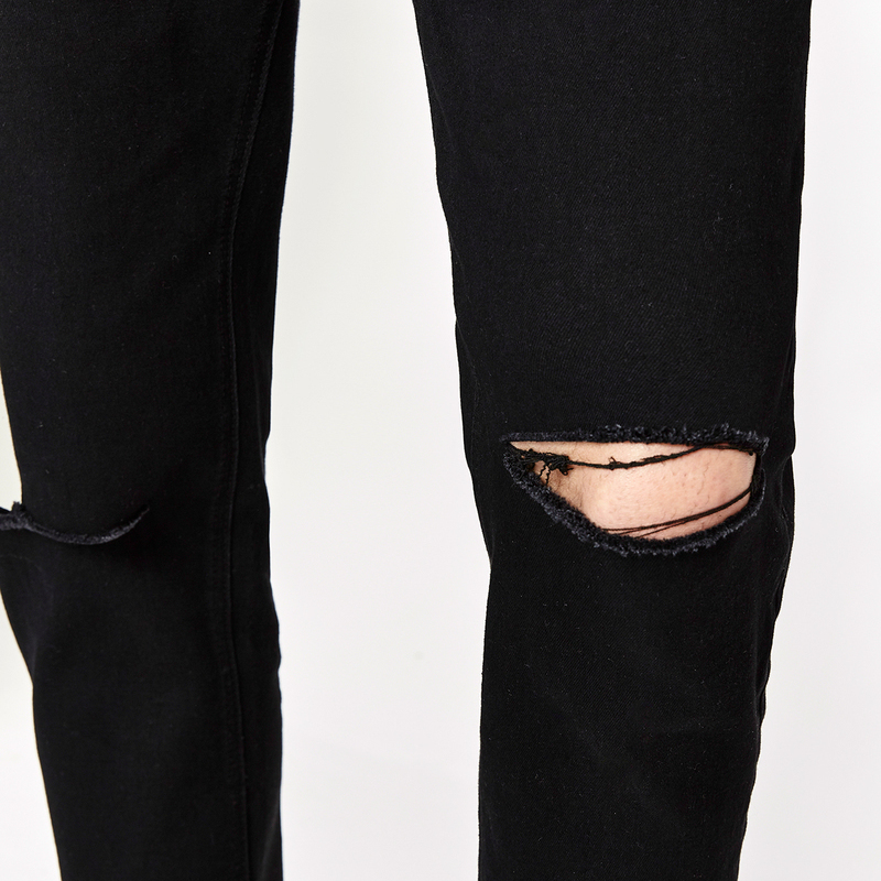 自然舒适,用去静电的护理液保养黑色牛仔裤,从根本上缓解裤子粘毛情况