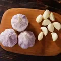 京鲜生河南杞县大蒜带皮新鲜干蒜净重2斤 单果4.5-5cm 源头直发包邮 图片 5
