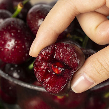 京鲜生 智利黑珍珠车厘子jjj级2kg礼盒装果径约30-32mm 年货水果礼盒