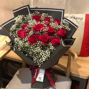鲜花速递11枝卡罗拉红玫瑰满天星花束生日礼物告白求婚全国同城配送