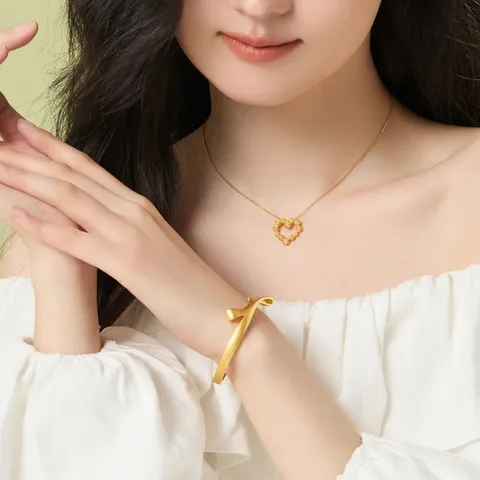 周生生爱心玫瑰黄金吊坠 足金挂坠心形女可爱不含项链 82296P计价 3.33克(含工费160元) 图片 3