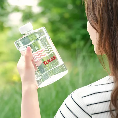 农夫山泉 饮用水 饮用天然水(适合婴幼儿) 1L*12瓶 整箱装 图片 4