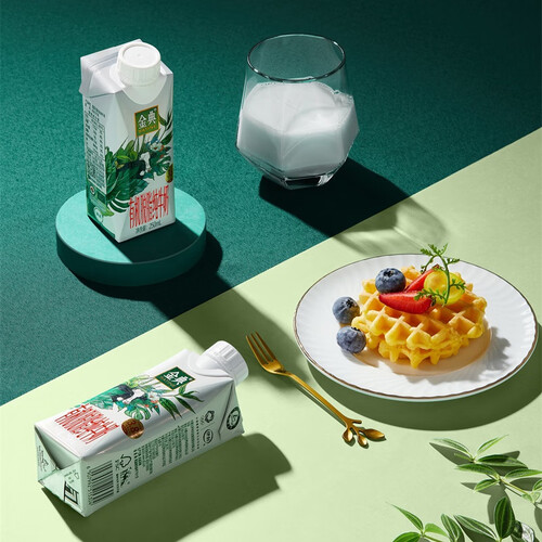 伊利金典有机脱脂纯牛奶250ml10盒箱0脂轻负担早餐伴侣礼盒装