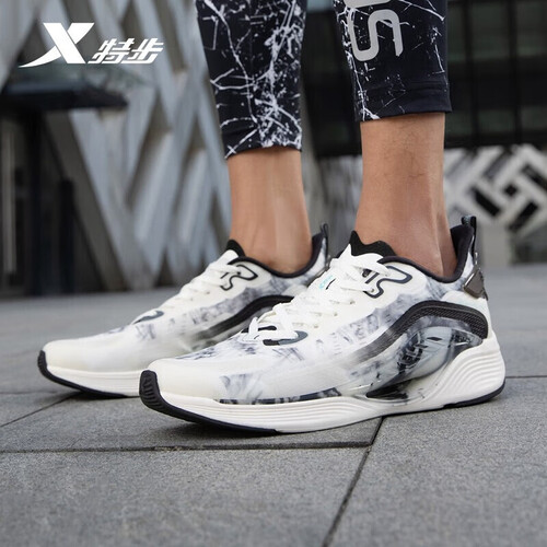 特步(xtep)跑步鞋 xtep 特步 氢风科技5.